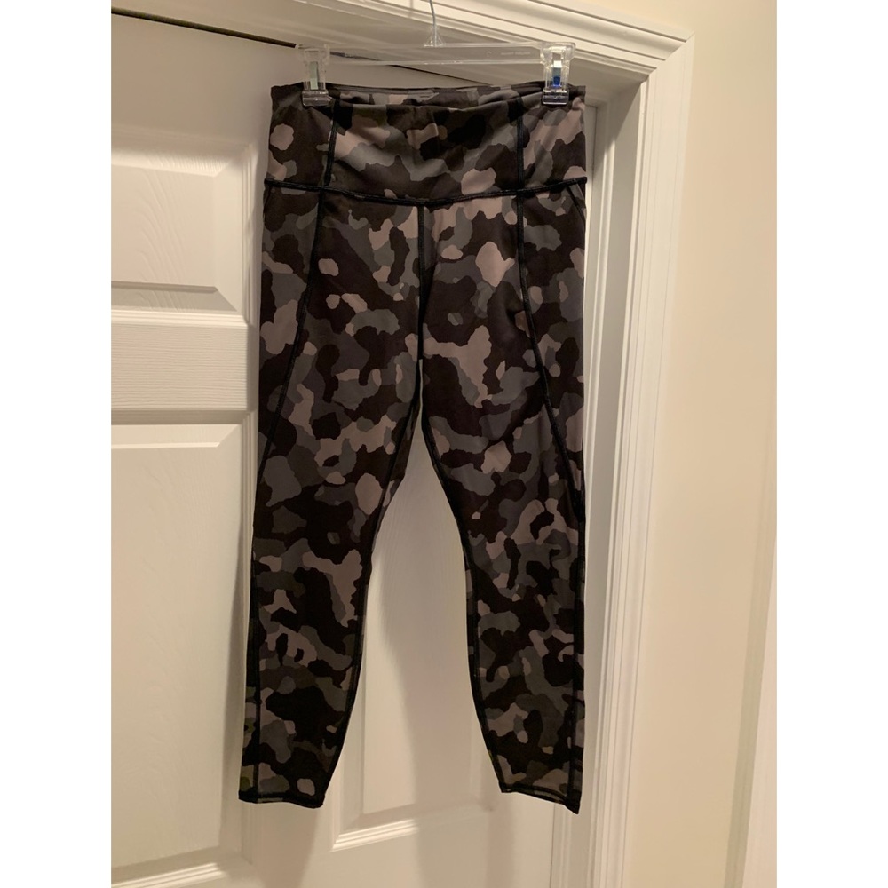 Athleta Lightning Camo 7/8 Leggings